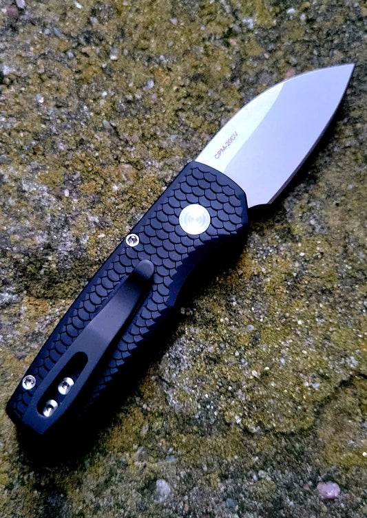 Pro-Tech Runt 5 2" Auto w/ Black Textured Dragon Scale