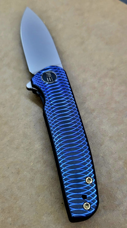 We Knife WE20052C-1 LIMITED EDITION Blue Titanium Shakan